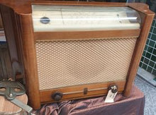 Afbeelding in Gallery-weergave laden, Real Retro Bluetooth Radio Model Waldorp (1948)
